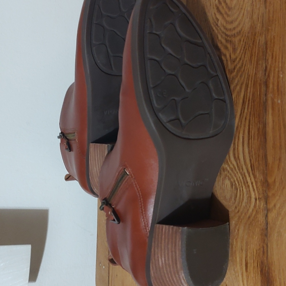 Vionic Leather Cecily Ankle Boots - Picture 14 of 15